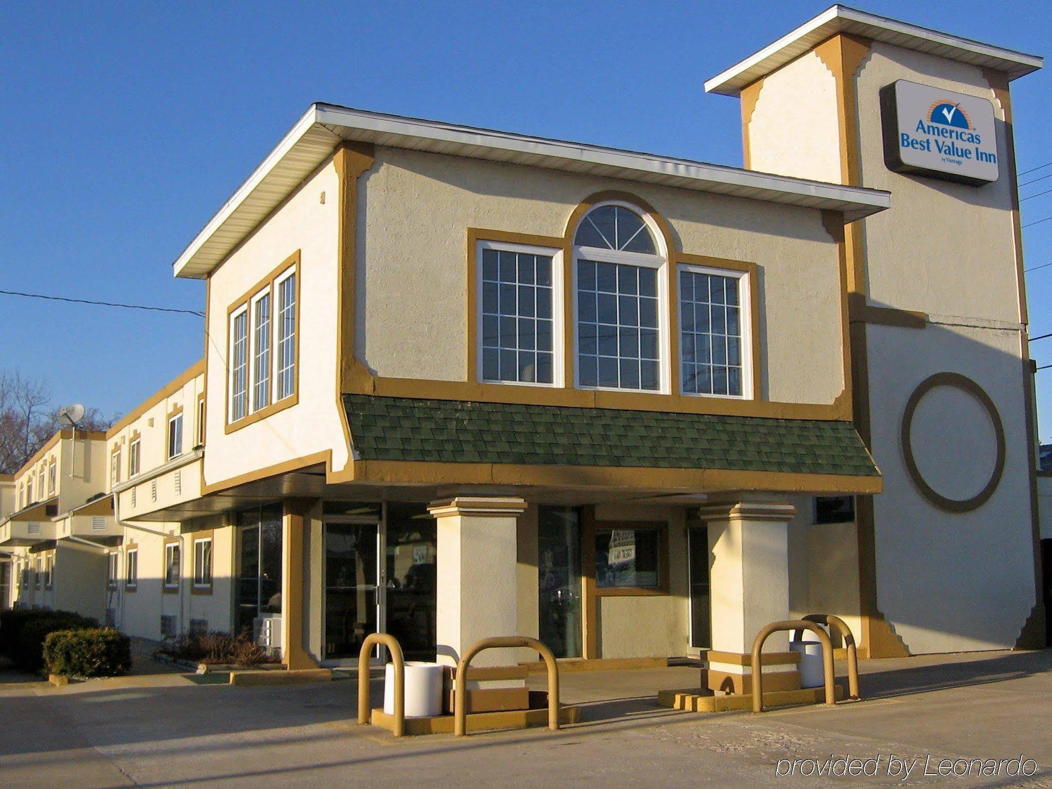 Americas Best Value Inn Macomb Exterior foto