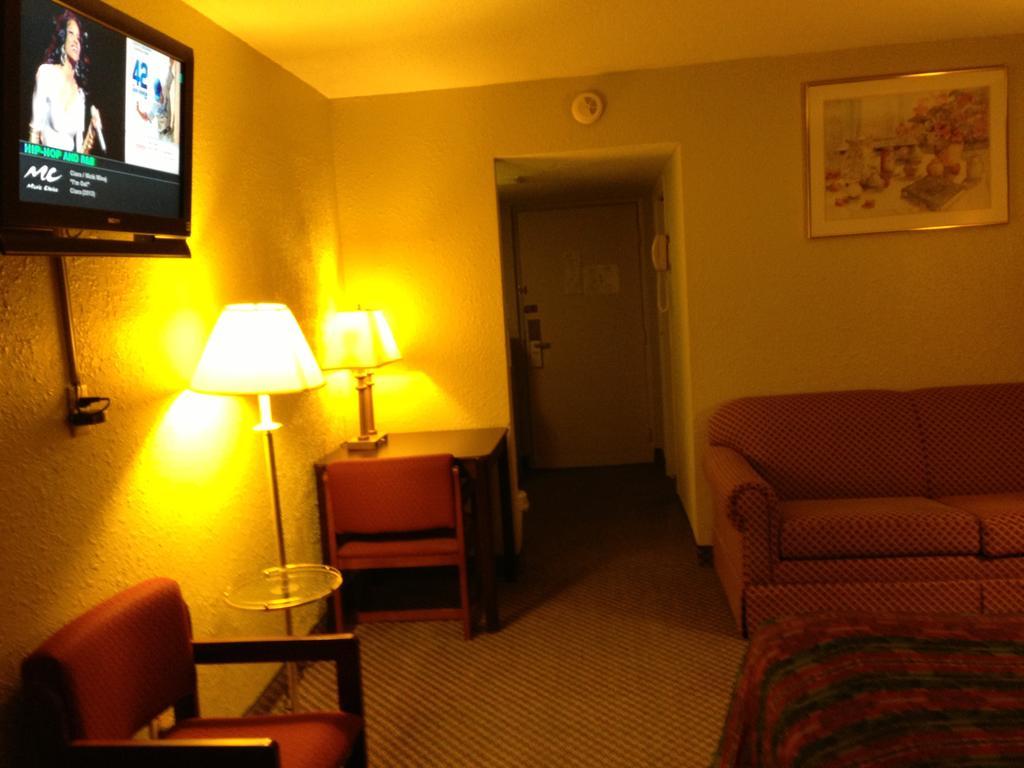 Americas Best Value Inn Macomb Exterior foto