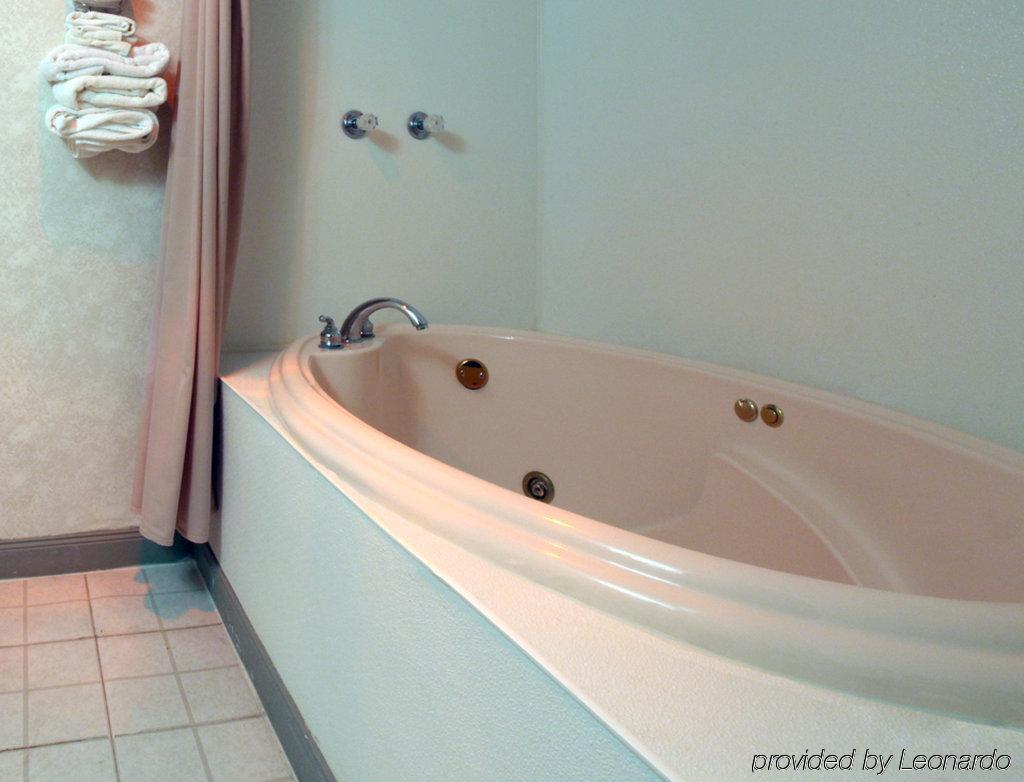 Americas Best Value Inn Macomb Habitación foto