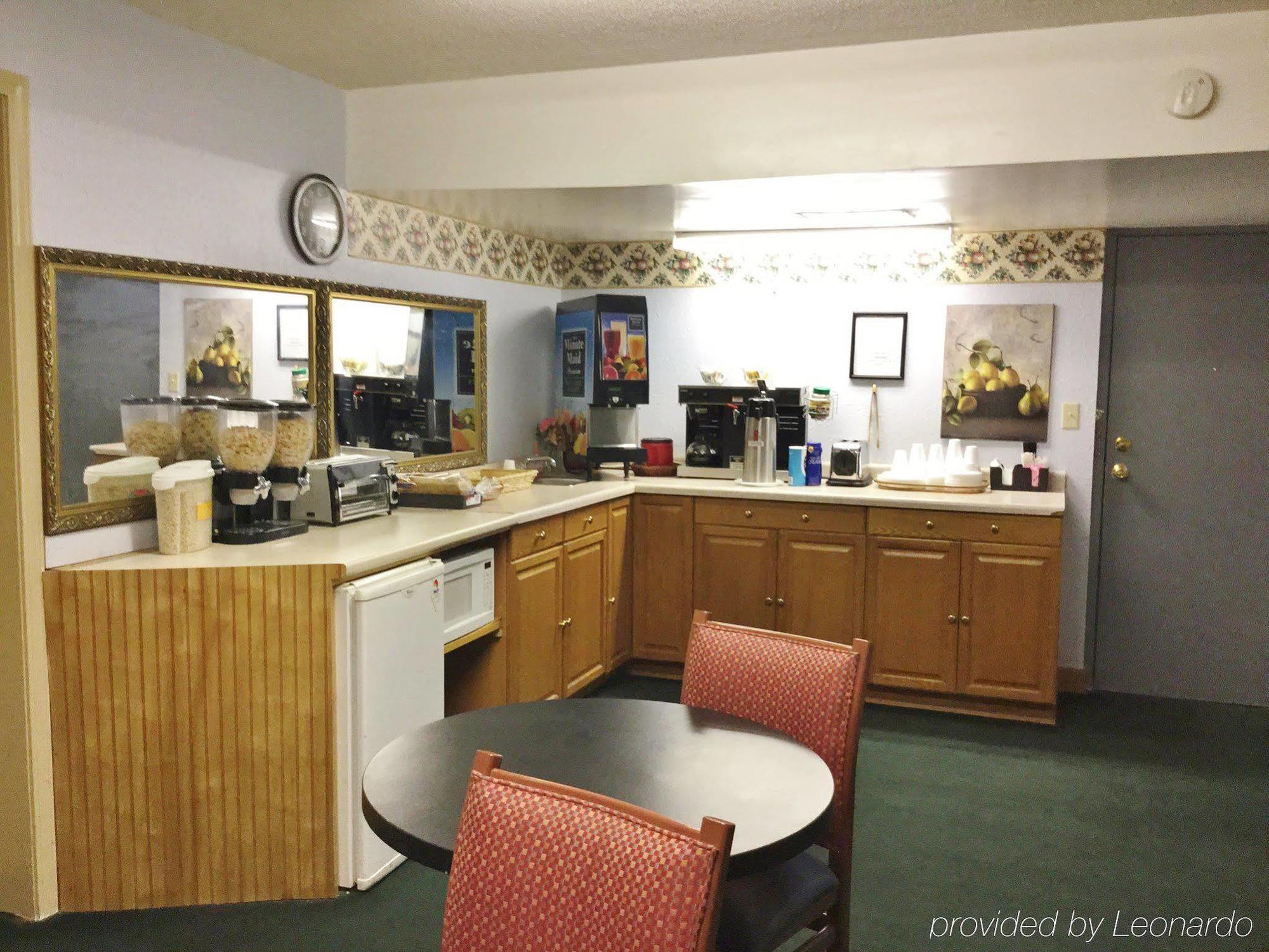 Americas Best Value Inn Macomb Exterior foto